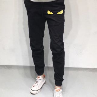 Quần jogger mắt vàng