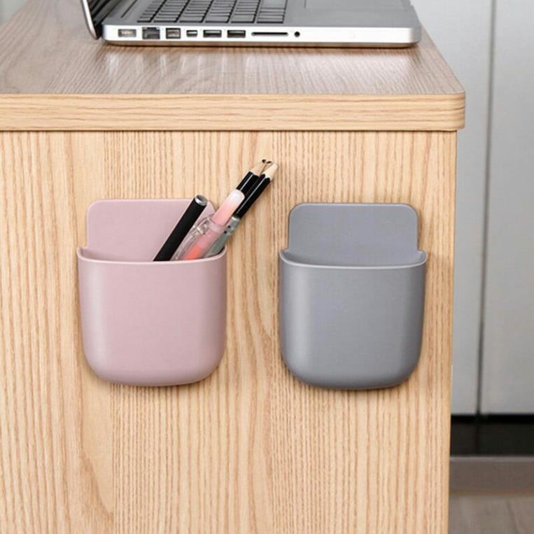 kệ cài điều khiển, ống cắm để đồ dán tường đa năng có lỗ cắm sạc điện thoại ( tuyển khách sỉ)
