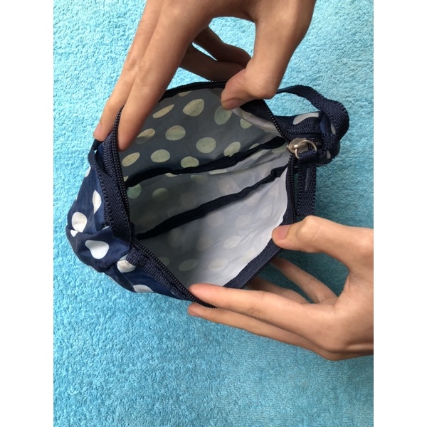 Túi chuẩn si. Túi qua sử dụng . Bán combo 2cái .Mời khách vui lòng vô chat để biết thêm thông tin sản phẩm nhé. Thanks .