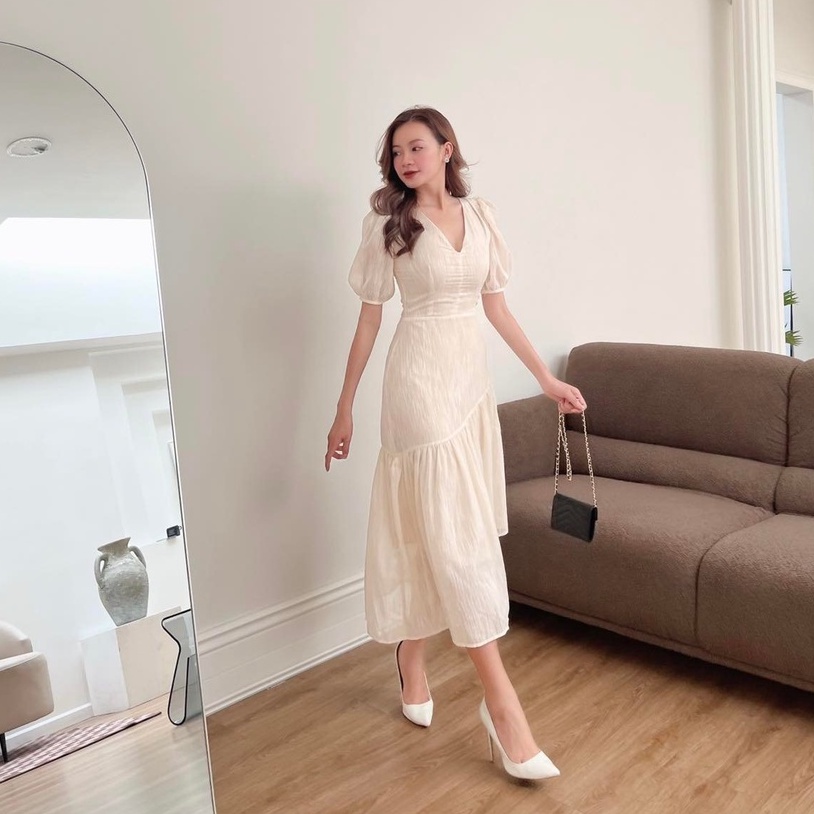 Đầm midi voan cổ V tay phồng tà xéo