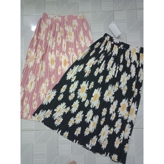 Chân váy hoa dập ly