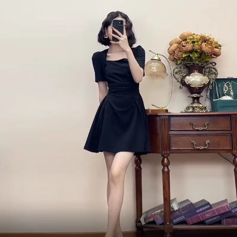 Váy cổ vuông tay phồng - Váy ôm sát eo xếp ly nhỏ - Đi làm đi chơi đều được