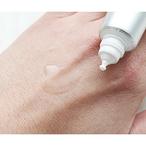 Tinh Chất Giảm Mụn Mờ Thâm Nám Dưỡng Trắng Da Serum Melano CC Vitamin C Rohto Nhật