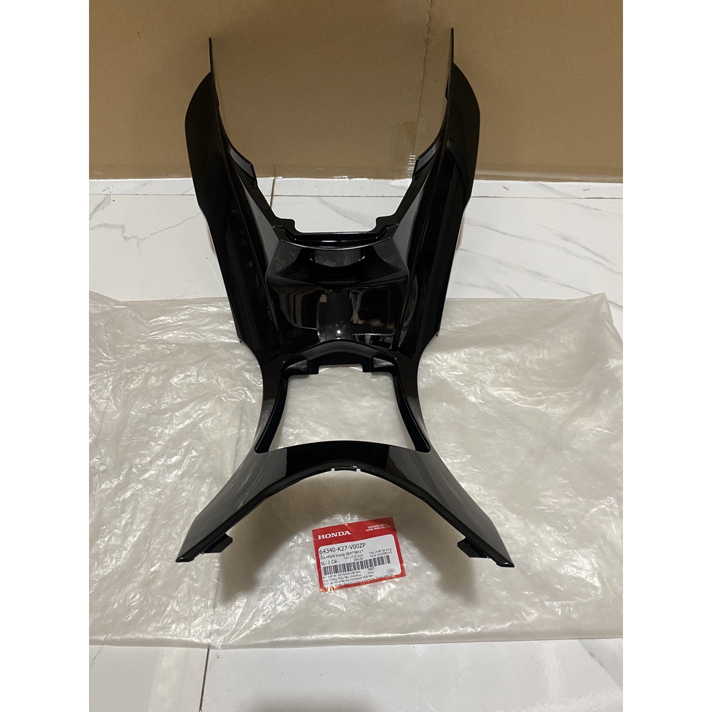 Ốp nhựa trung tâm-Ốp dưới ổ khóa HONDA AIR BLADE 125 năm 2014.