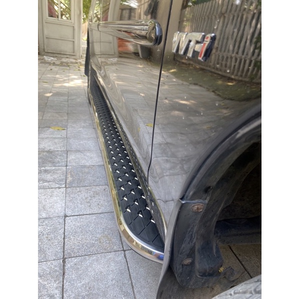 Bậc lên xuống xe ô tô Toyota Veloz