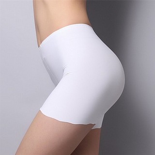 Quần mặc trong váy chất lụa an toàn cho nữ