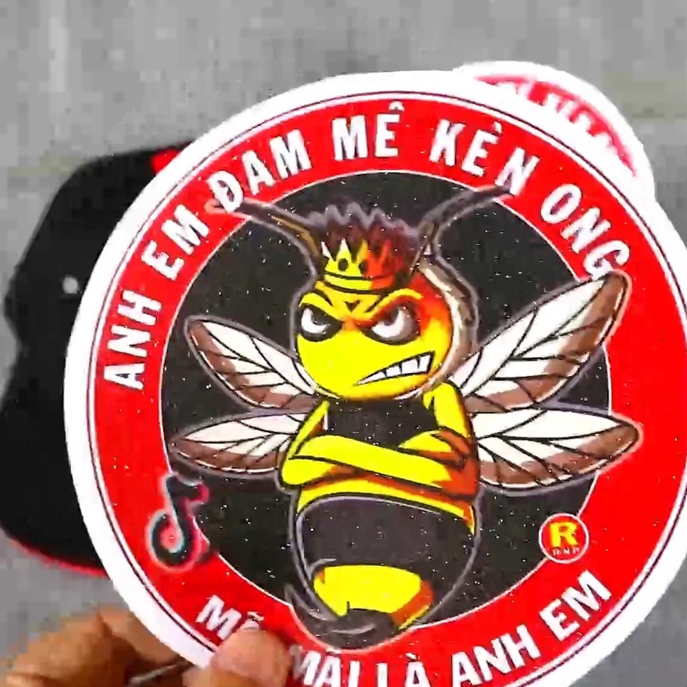 Nón Tem Móc Khóa Hội Kèn Còi Ong, Tem Logo dán xe tải Ong Chúa | Hà Nội Phố Xe Tải