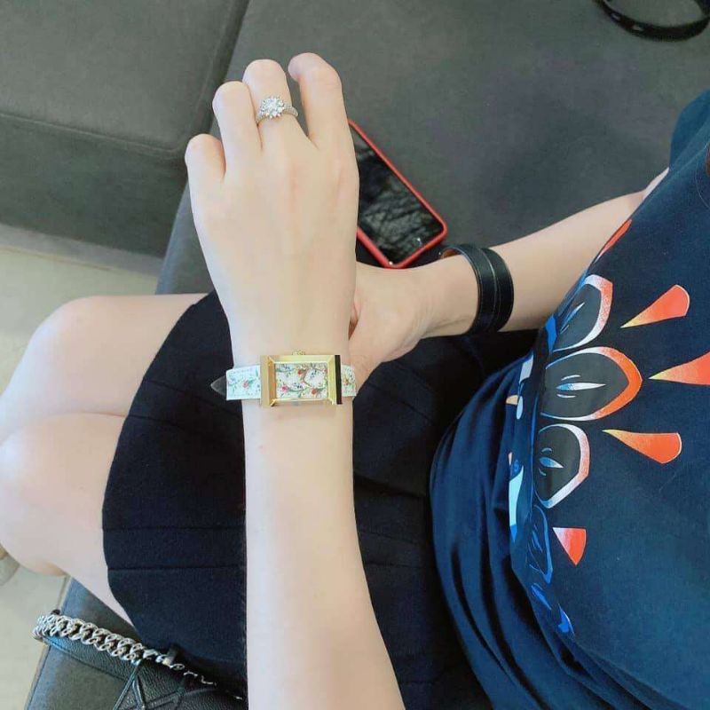 Đồng Hồ Nữ GC gucci hoa nhí quai da