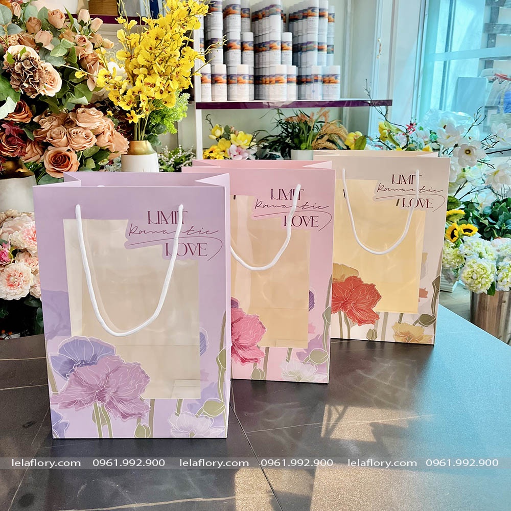 Túi giấy cửa số mika hoa văn đựng bó hoa, đựng quà (lẻ 1 chiếc) chưa bao gồm hoa - THH0087