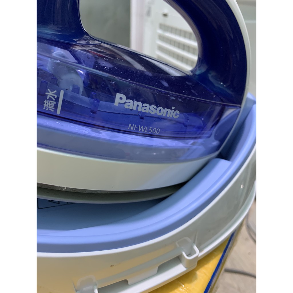 Bàn ủi hơi nước không dây Panasonic NI-WL500