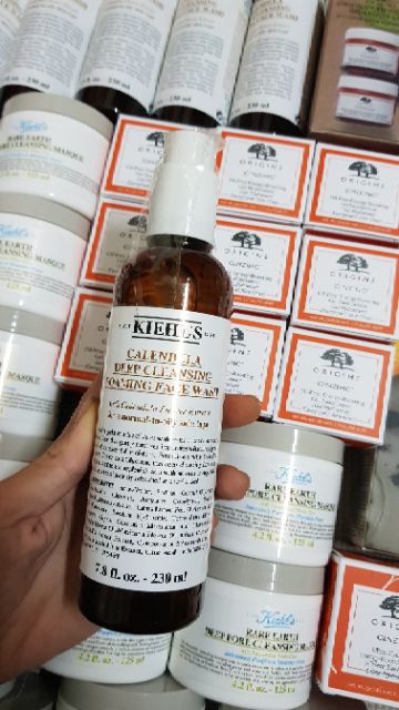 Sữa rửa mặt Kiehls hoa cúc