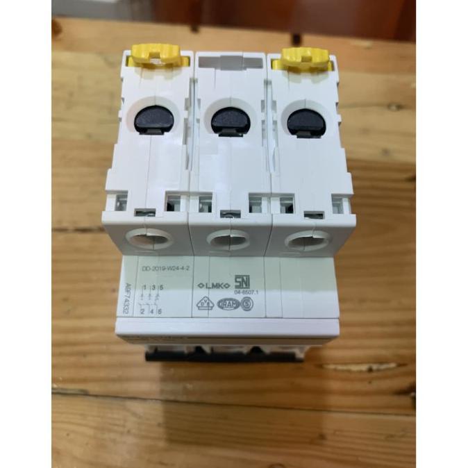 Mcb SCHNEIDER iC60N 3P 32A