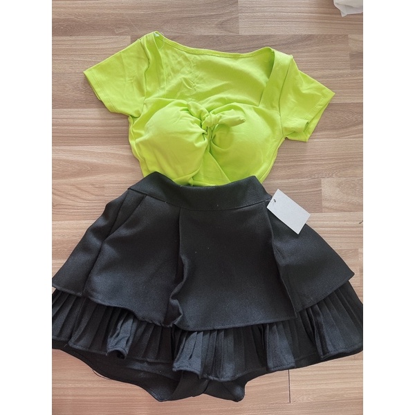 Set áo croptop mút ngực cột nơ và chân váy xếp ly có túi