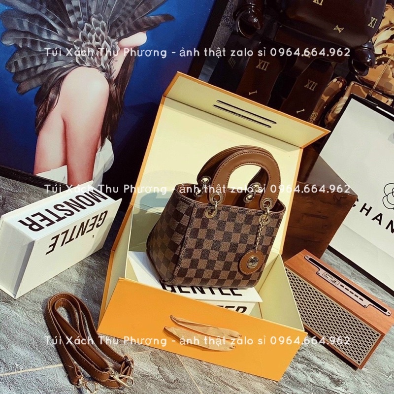 Túi quai xách hoạ tiết chữ, kèm dây đeo chéo và móc treo tròn (cam kết chuẩn ảnh)