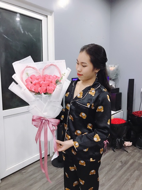 Bó hoa sáp khung tim xinh xắn