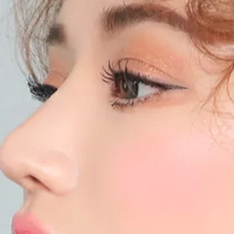 Kẹp nhựa bấm cong mi có hộp Hàn Quốc hot hit dễ sử dụng