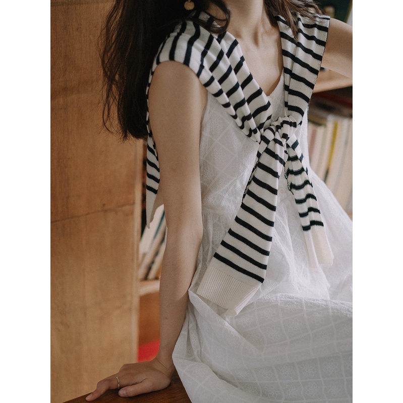 Khăn giả áo khoác hờ cổ phong cách vintage