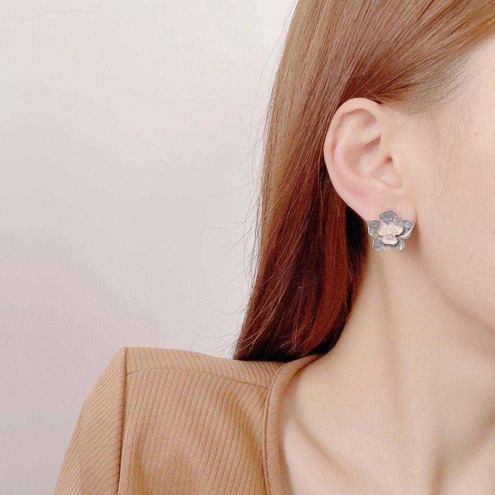 Khuyên Tai Kẹp Hình Hoa Ba Chiều Vintage Tráng Men Màu Xanh Dương Cho Nữ