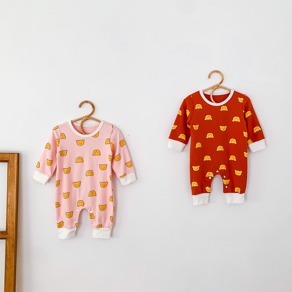 Bộ áo liền quần dài tay in hình gấu dễ thương cho trẻ sơ sinh