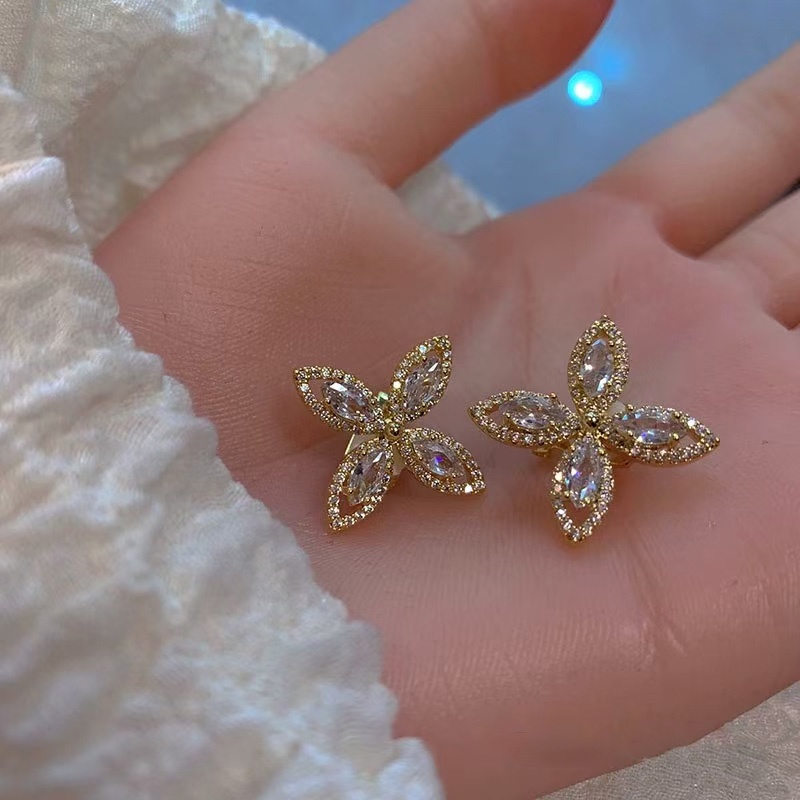 Bông Tai Kẹp Không Xỏ Hình Hoa Đính Đá Đơn Giản Phong Cách Mới