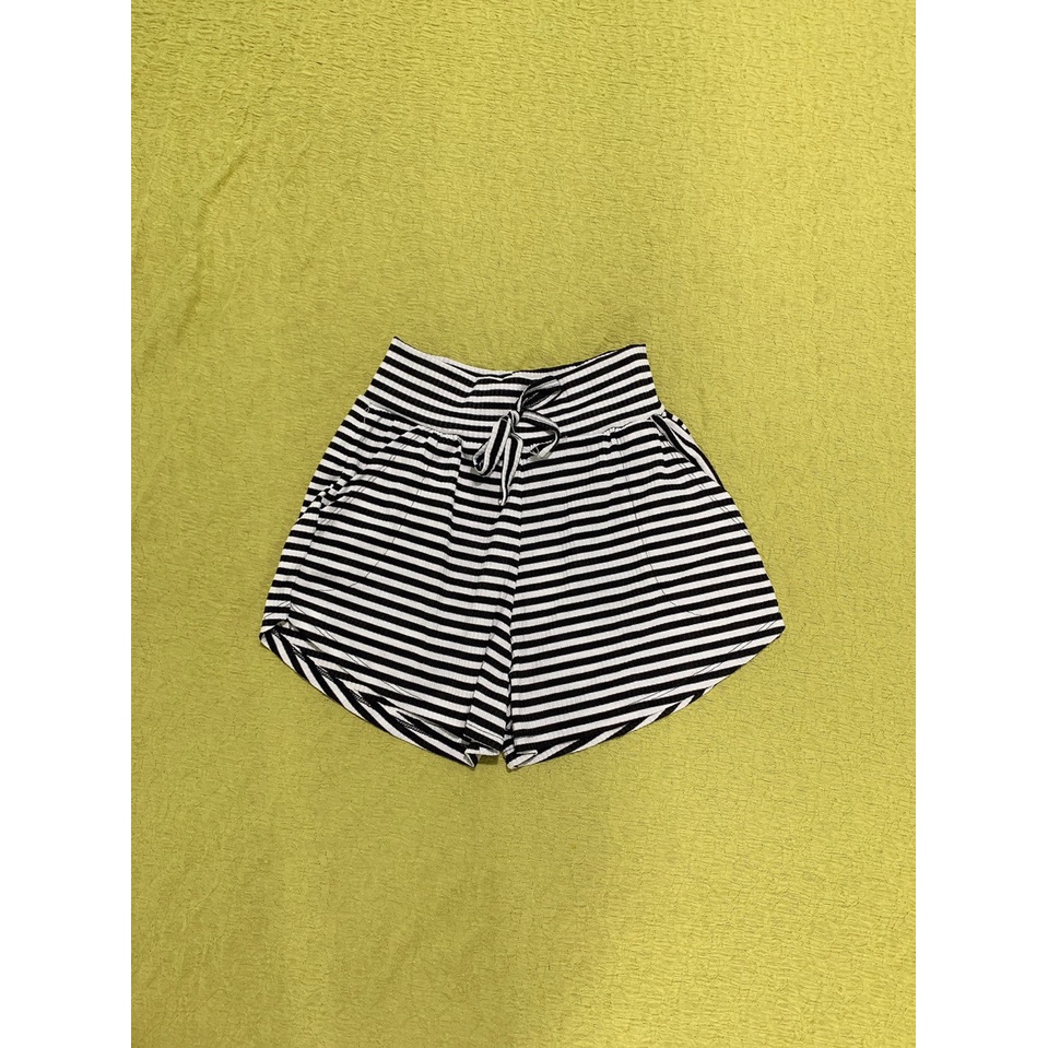 Quần đùi lưng thun sọc ngang cực xinh , chất thun gân mềm mịn alohashop91