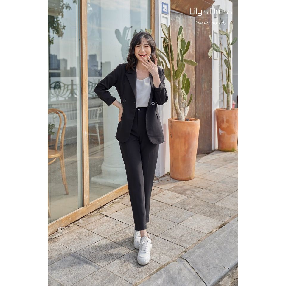 Set Blazer Đen 2 cúc dáng ngắn + quần âu by Lilie | BigBuy360 - bigbuy360.vn