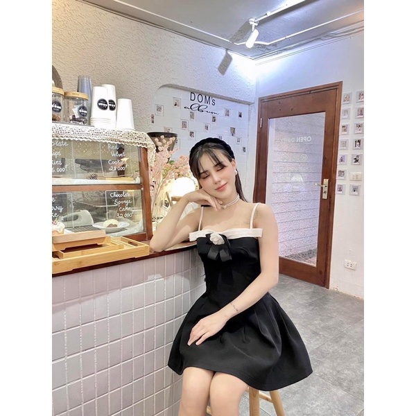 Đầm xoè 2 dây kèm tag hoa 🖤 Thelaniclothing