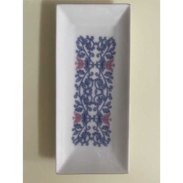 Đĩa hàng không hình chữ nhật