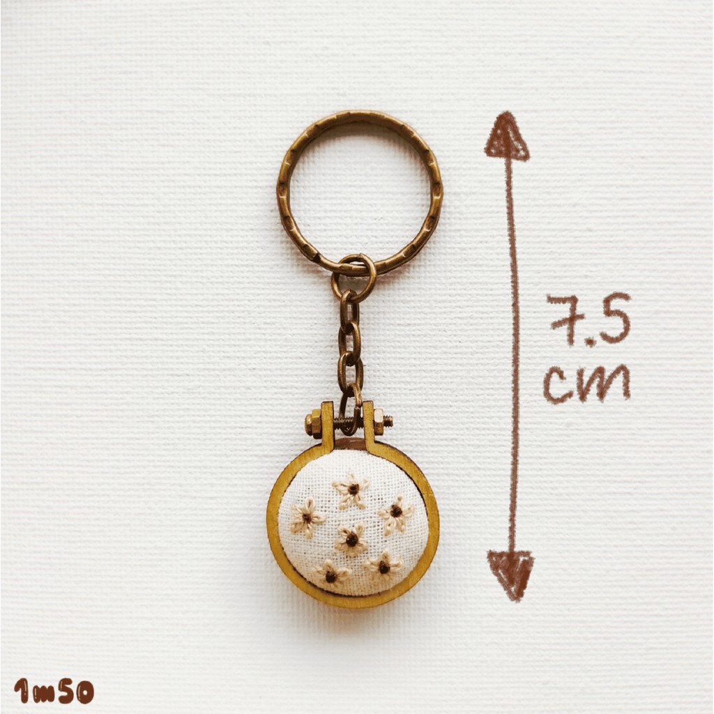 Tiny flowers  - Móc khóa thêu tay handmade / Hand-embroidered keychain