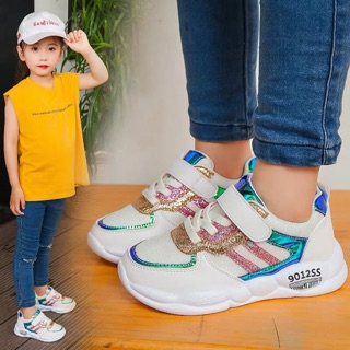 Giày thể thao cho bé màu trắng size 32