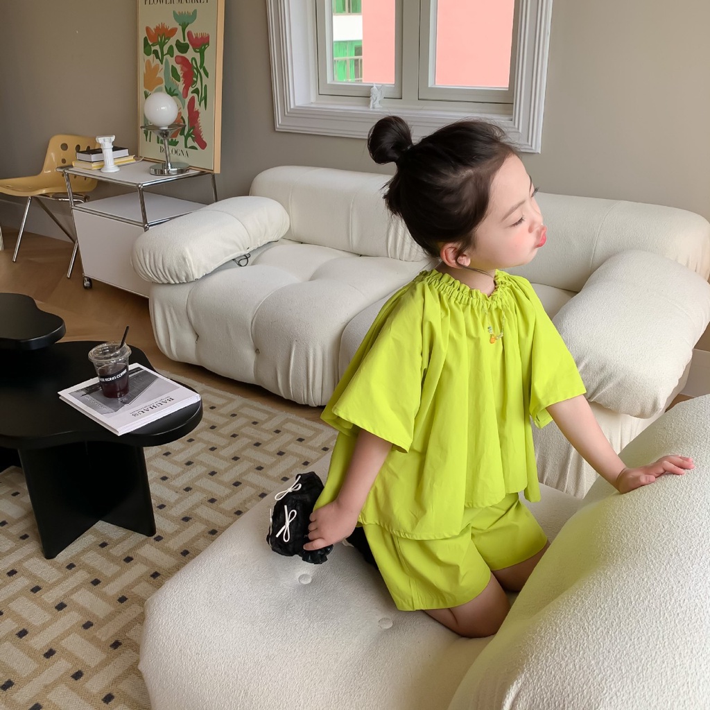 Sét trễ vai bé gái kiểu dáng Hàn Quốc màu xanh bơ, bộ xanh cốm cánh rơi quần short cho bé