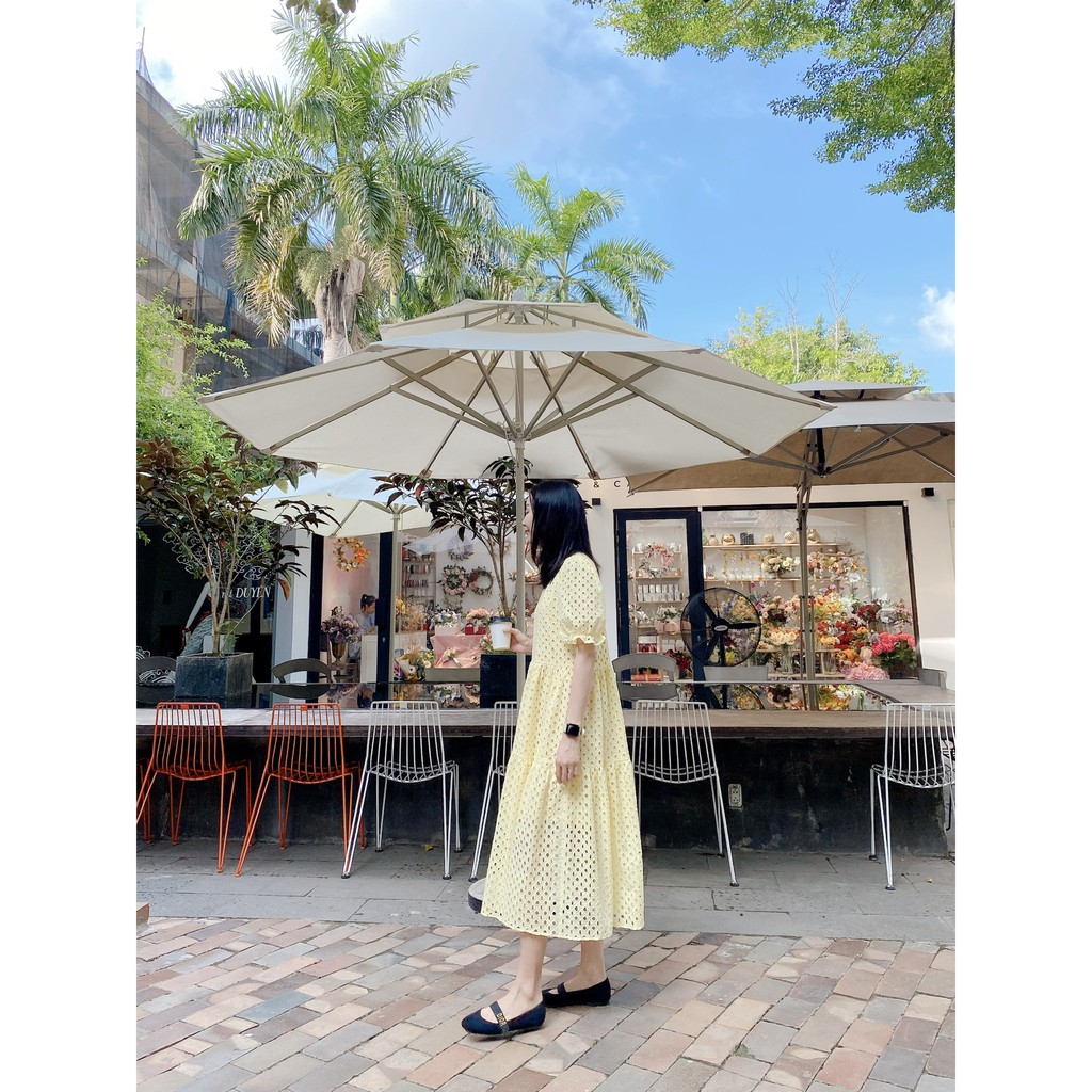 Đầm ren đục lỗ tay bồng E.studio tone màu mùa hè, form rộng thoái mái