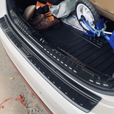 Ốp chống trầy cốp Kia Cerato 2019 - 2021 vân Carbon cao cấp