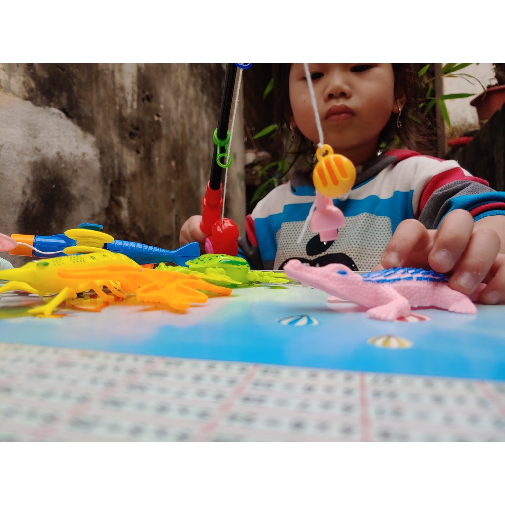 Đồ chơi Câu cá nam châm cho bé trong nước và trên cạn Cần câu + Cá