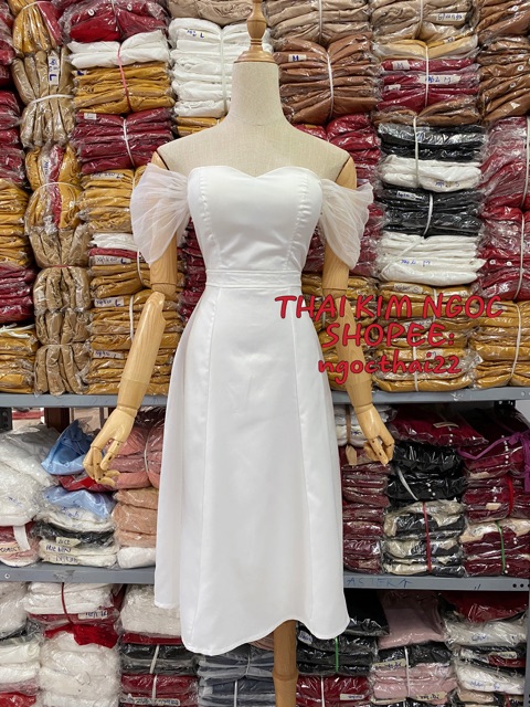 Đầm dự tiệc trắng trễ vai phi phối lưới | BigBuy360 - bigbuy360.vn