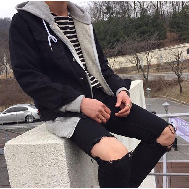 Quần jean nam màu đen đậm trơn rách gối to chất bò cao cấp co dãn 4 chiều đẹp from dáng rin skinny