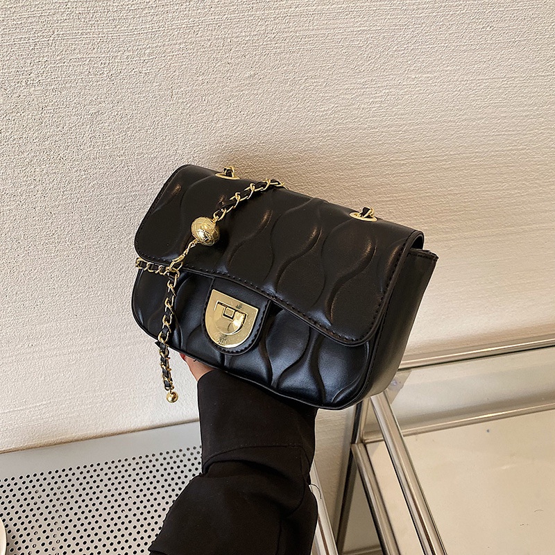 Túi đeo vai Ielgy họa tiết hình thoi thiết kế phối dây chuỗi cá tính dành cho nữ