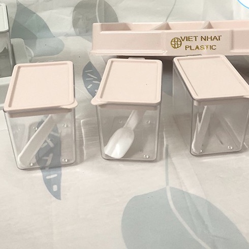 Bộ Hủ Đựng Gia Vị 4 Ngăn Kèm Thìa 2939