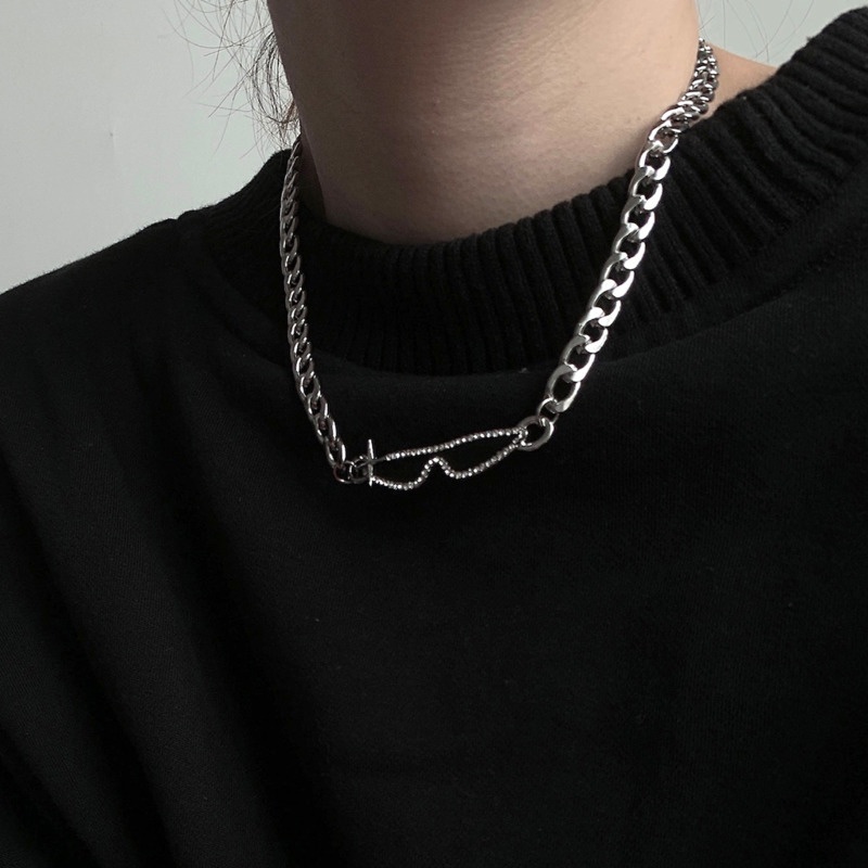 Dây chuyền mặt hình kính mát đính đá giả