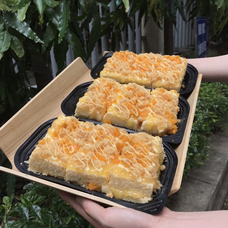 Bông lan trứng muối siêu sốt hộp dài