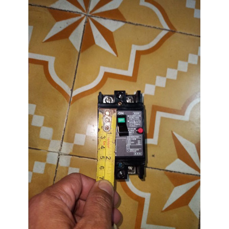 Hộp nhựa sử dụng Cầu dao chống quá tải nội địa Nhật Bản gắn tổng Mitsubishi -Fuji- Nito 30A