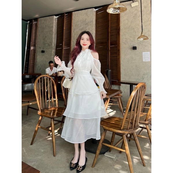 Đầm maxi trắng rớt vai xoè tầng