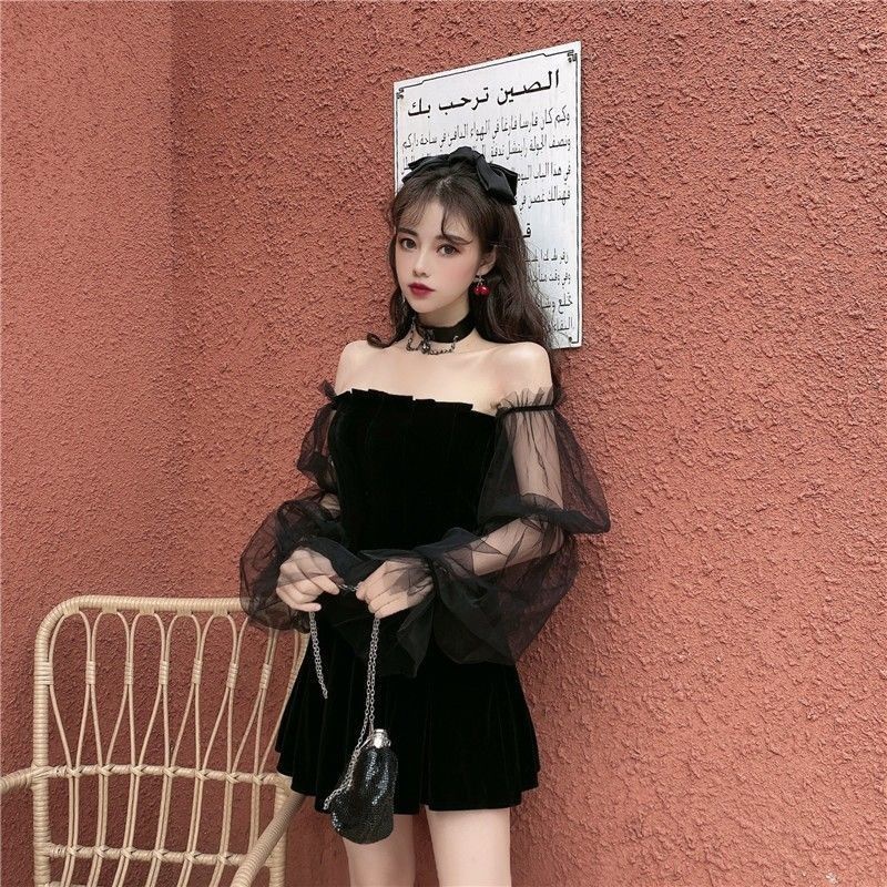 Đầm nhung đen dáng chữ A tay phồng phối lưới phong cách retro gợi cảm