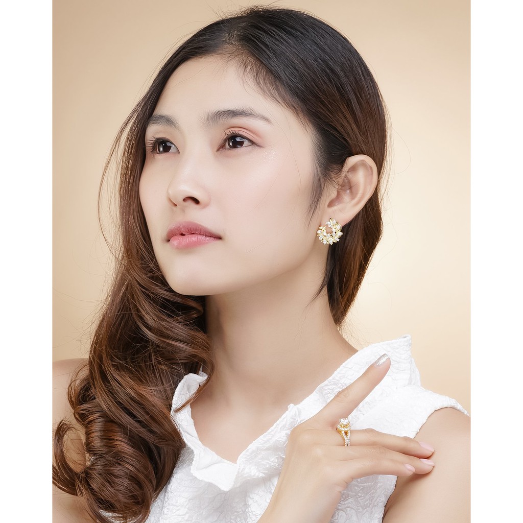 Bông tai nữ UHA mạ vàng 18K , đính kim cương nhân tạo B1112142-105
