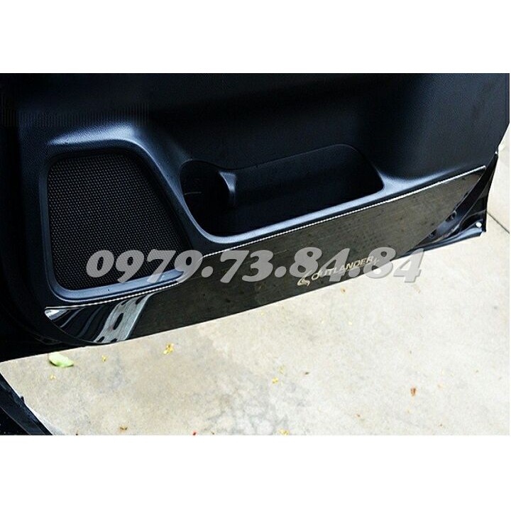Ốp chống xước Tapli, Táp li cửa Mitsubishi Outlander 2018-2022 - vân titan( hàng cao cấp)