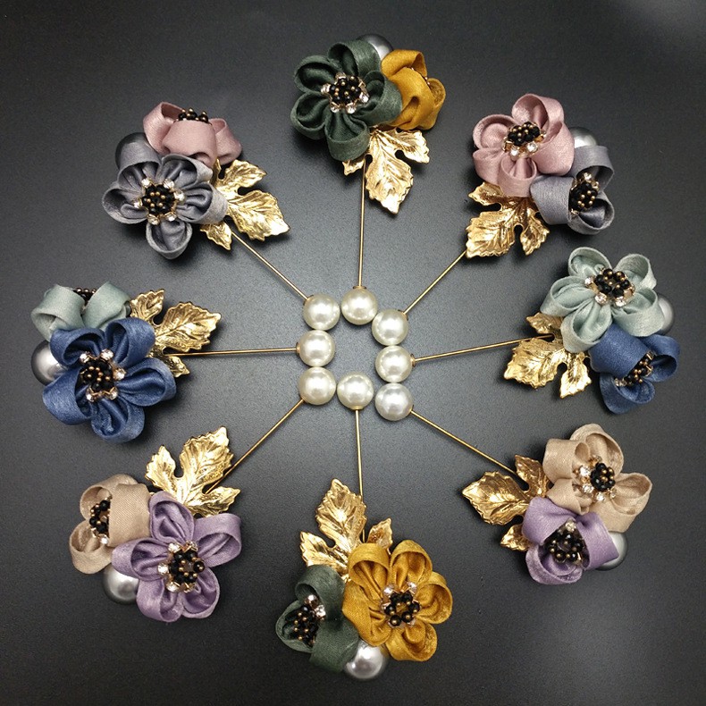 Trâm cài áo thời trang hoa vải dễ thương phối lá vàng GC282