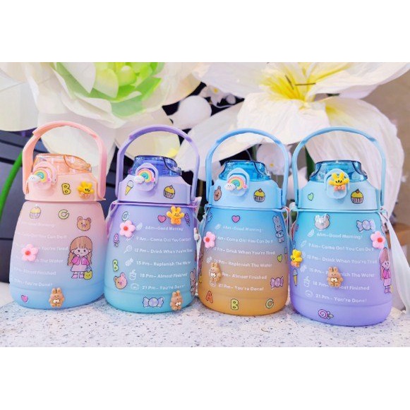 Bình đựng nước 1.3 Lít có ống hút khi bật nắp có tặng kèm sticker 3d và 24icon dễ thương, DQmart