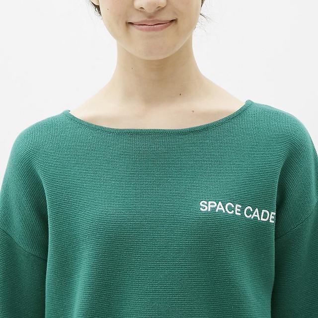 Áo len nữ phối màu Space Cadet của GU