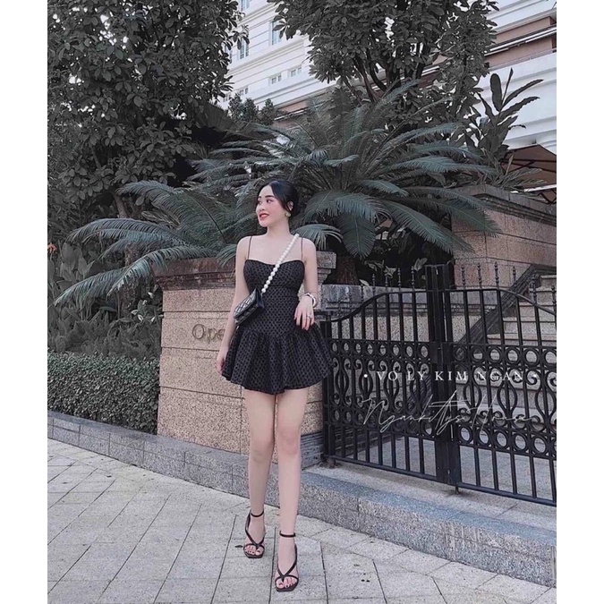 Đầm dây đen vải gấm