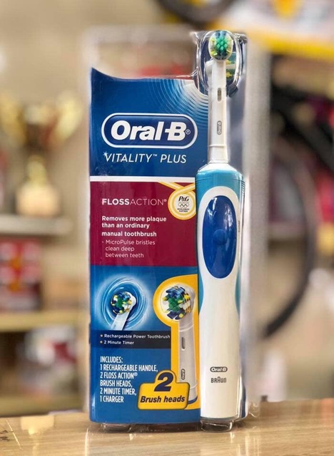 Bàn chải đánh răng điện Oral B vitality plus